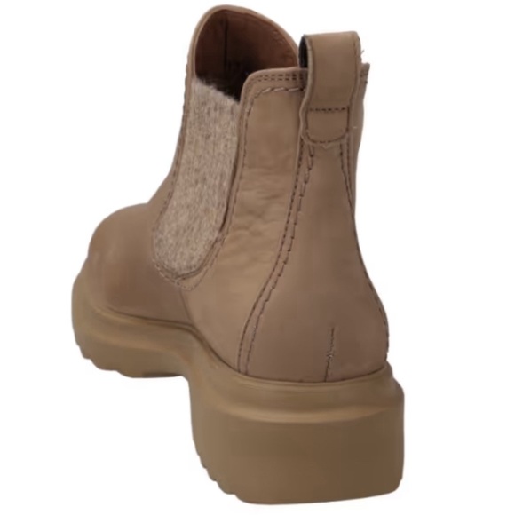 Chelsea ankle bootie
Tan suede leather
Never Worn, in Box